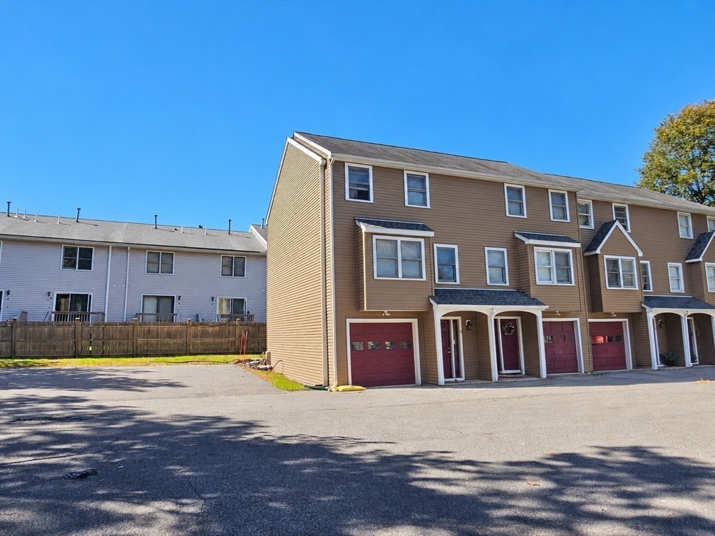 20 Angle St #10 in Lowell