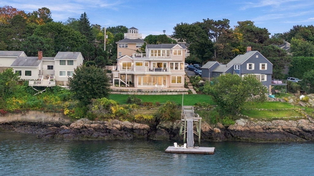 11 Kenneth Road in Marblehead