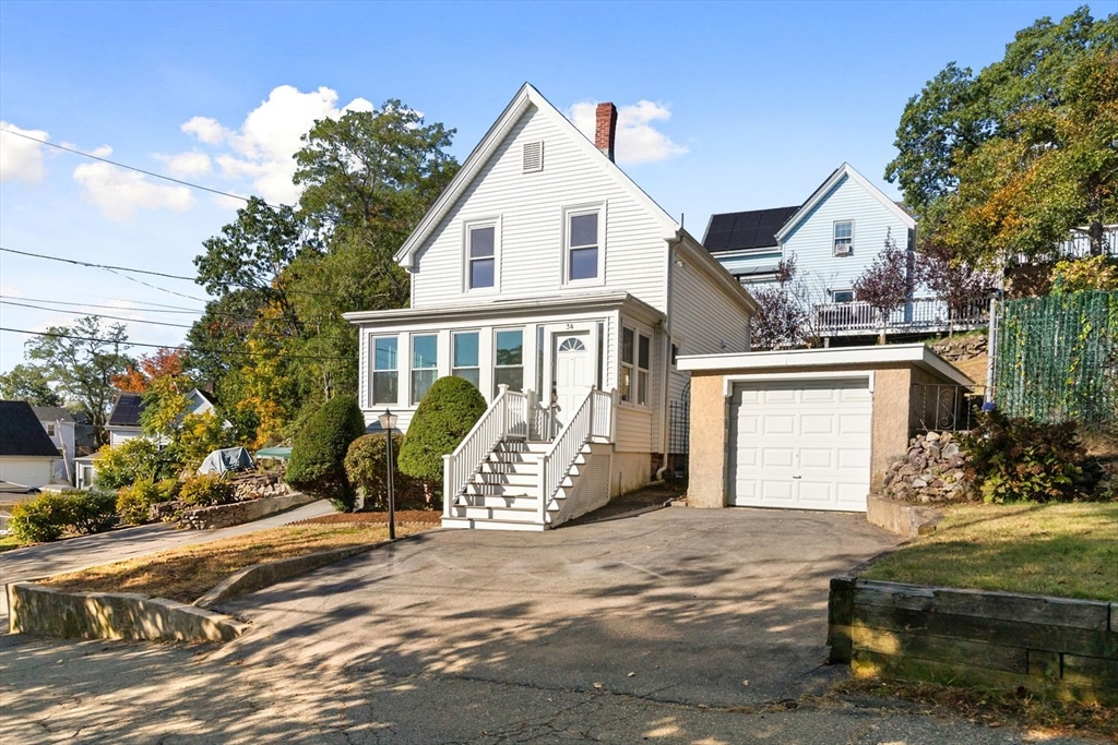 34 Oakland Ave in Lynn
