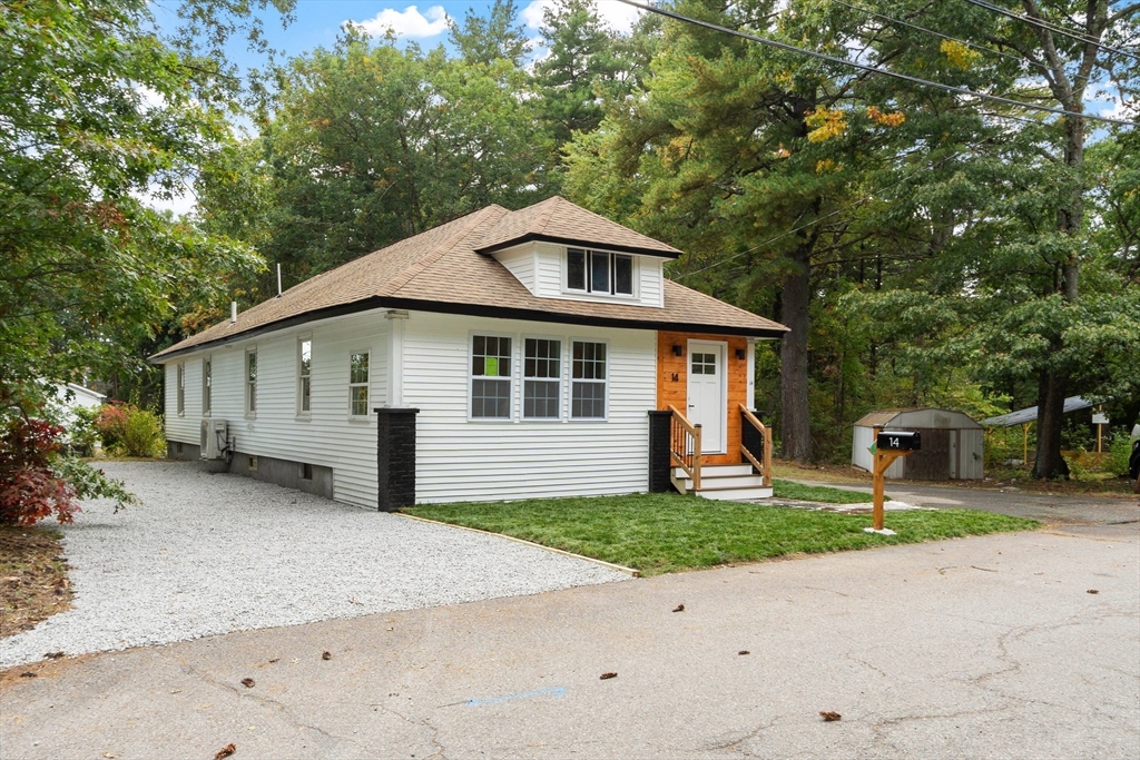 14 Brook St in Ayer