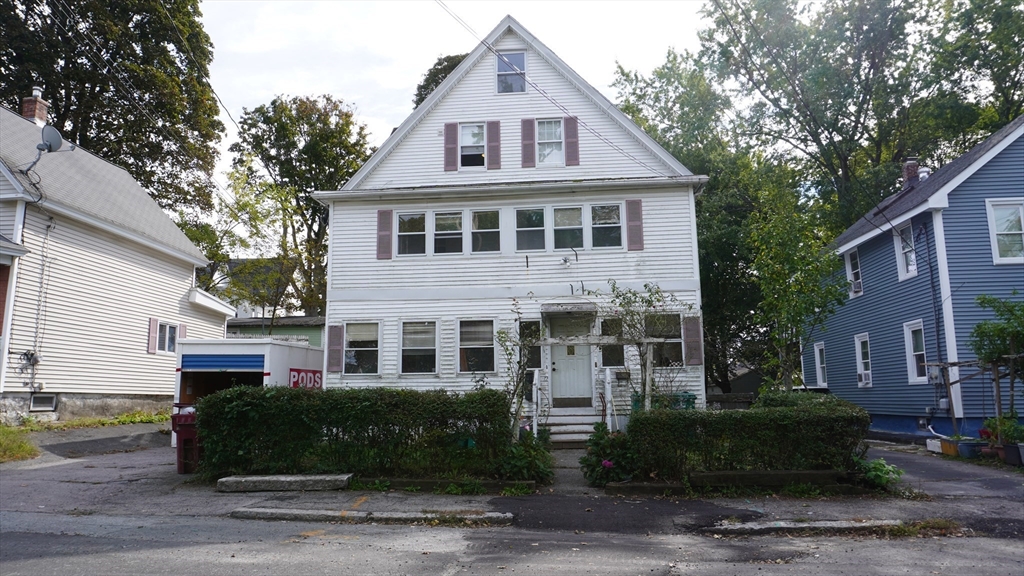 12-14 Billings St in Lowell