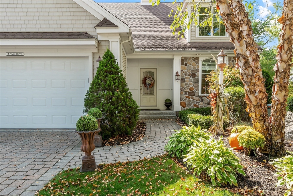7 IVANA DR #7 in Andover
