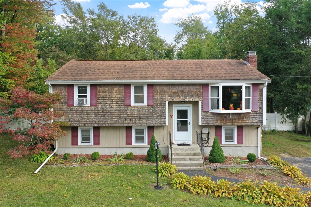 7 N Lakeview Rd in Norton