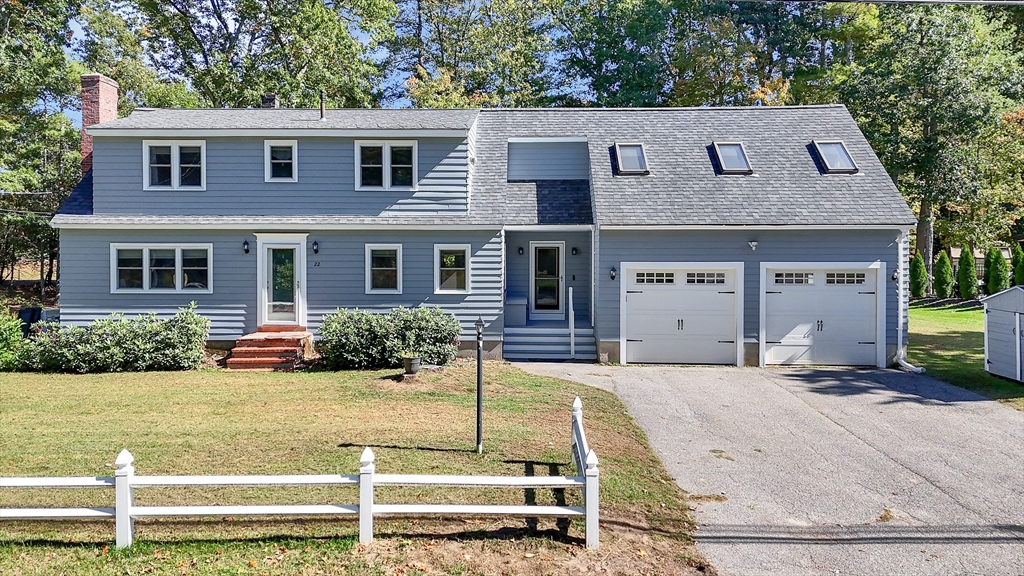 22 Country Rd in Westford