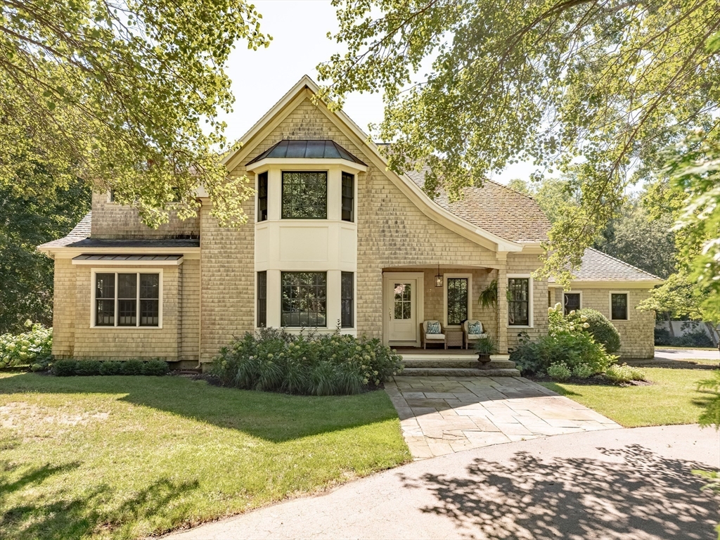 347 Tremont St in Duxbury