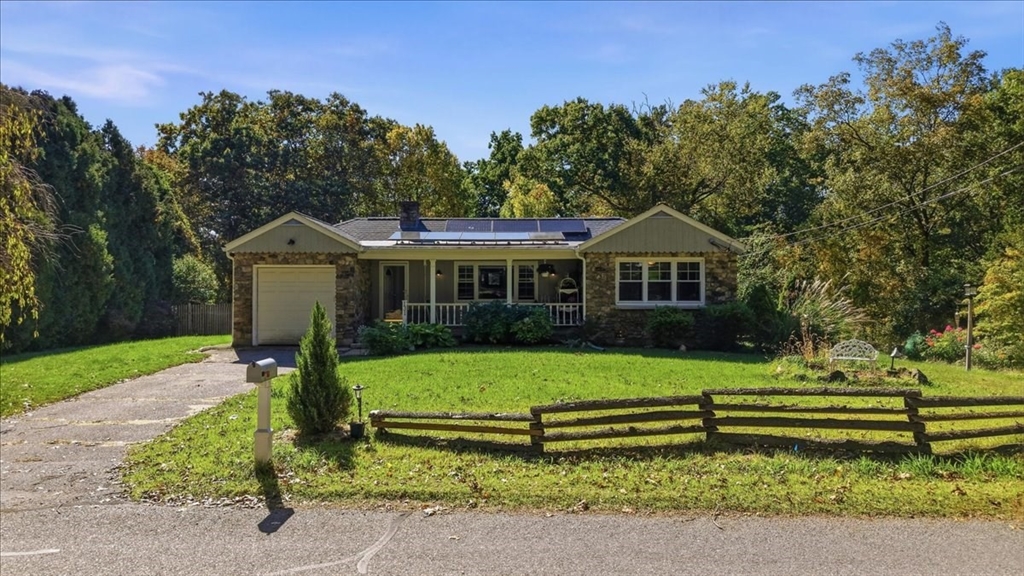 131 Henry St in Uxbridge