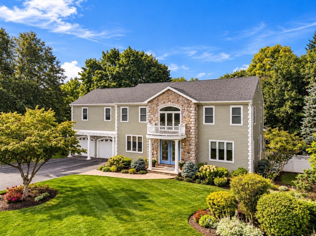 8 Hearthridge Dr in Canton