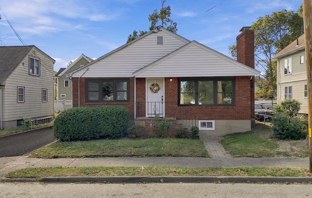 40 Dix Street in Waltham
