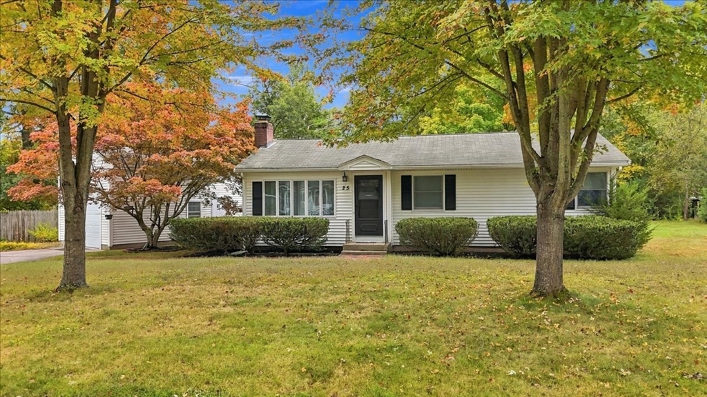 25 Oakview Cir in Medway