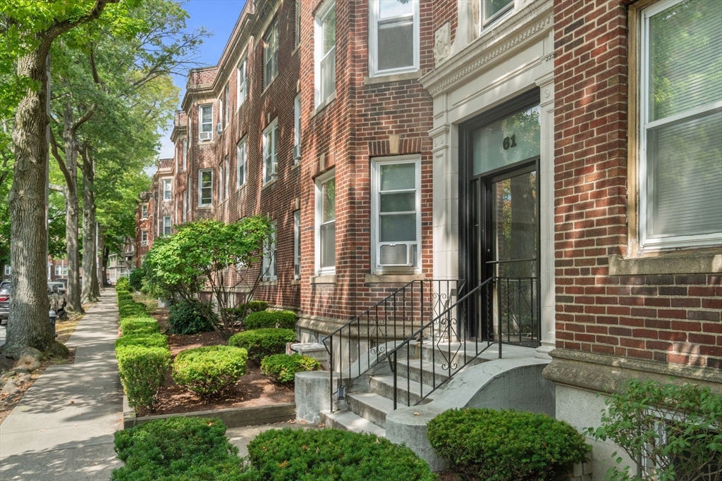 61 Thatcher St #5A in Brookline