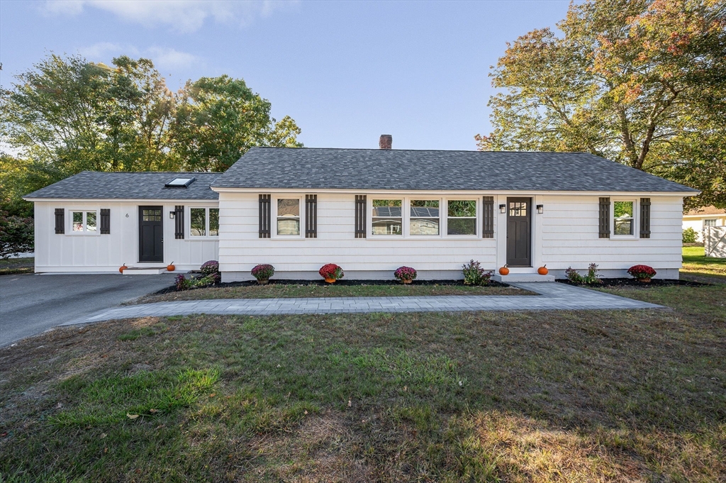 6 Bacon Street in Pepperell