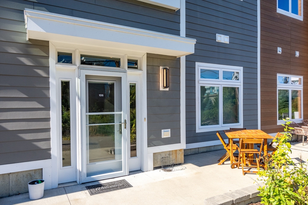 60 Cross St E #106 in Somerville