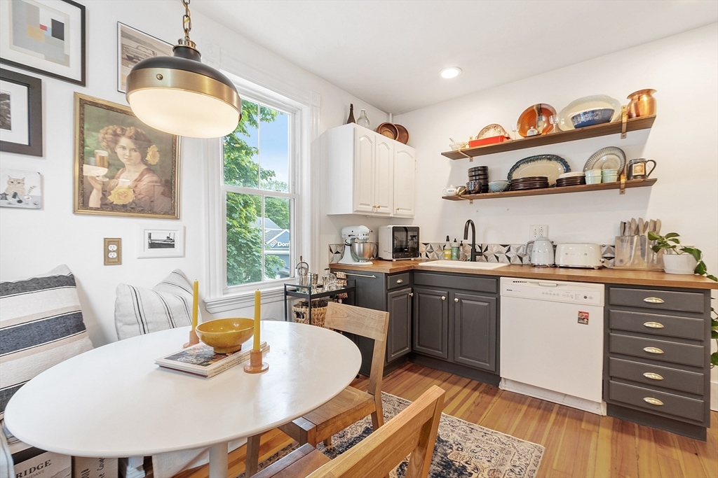 401 Cabot St #4 in Beverly