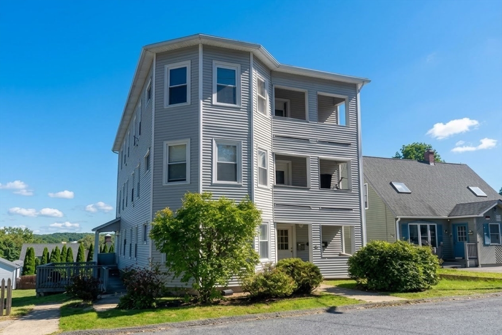 15 Carlstad St in Worcester
