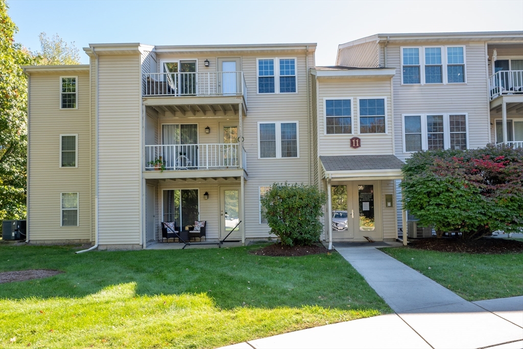 11 Thoreau Ct #2 in Natick
