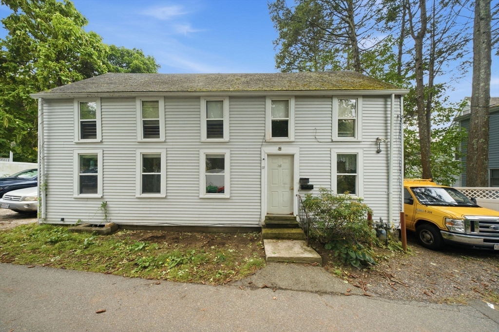 27 Mechanic St in Foxboro