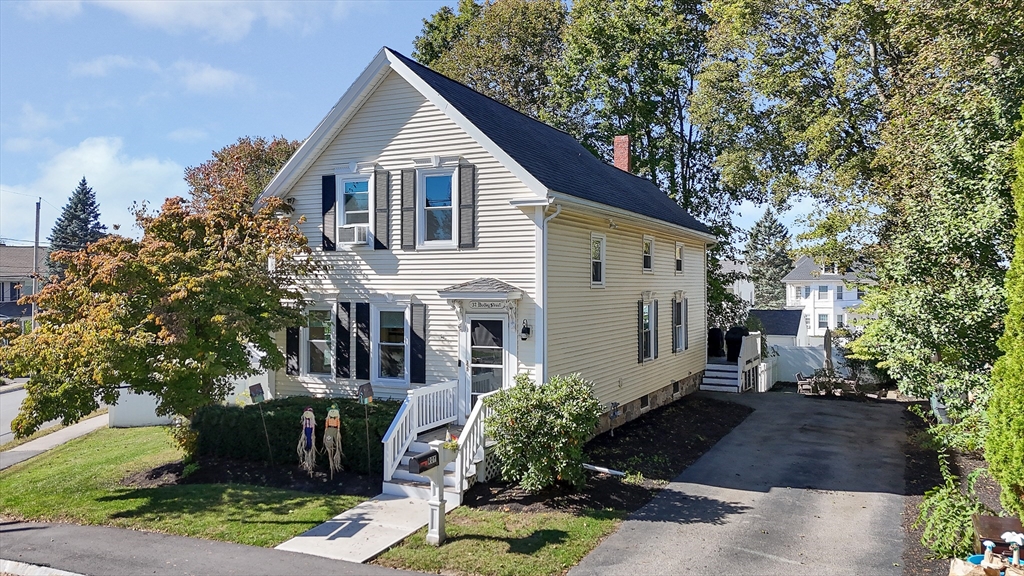 37 Dudley St in North Andover