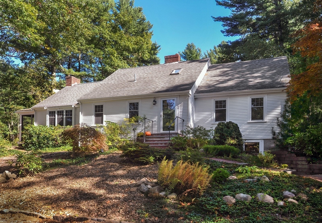 149 Temple St in Duxbury