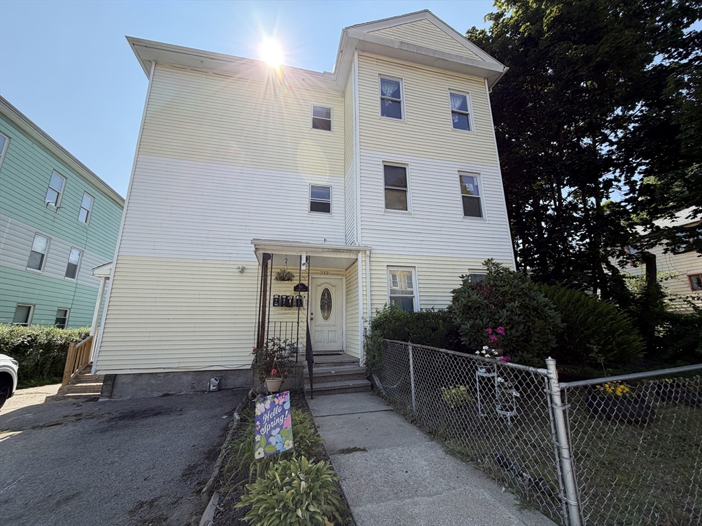 212 Vernon St in Worcester