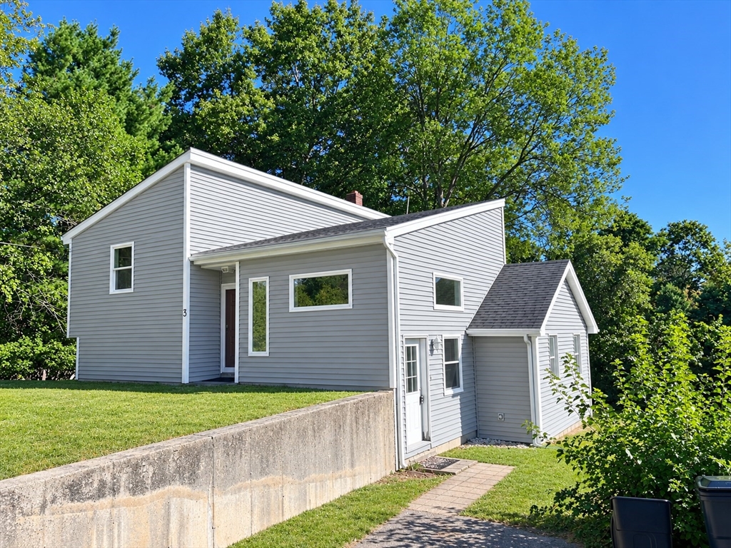 3 Plymouth St in North Reading