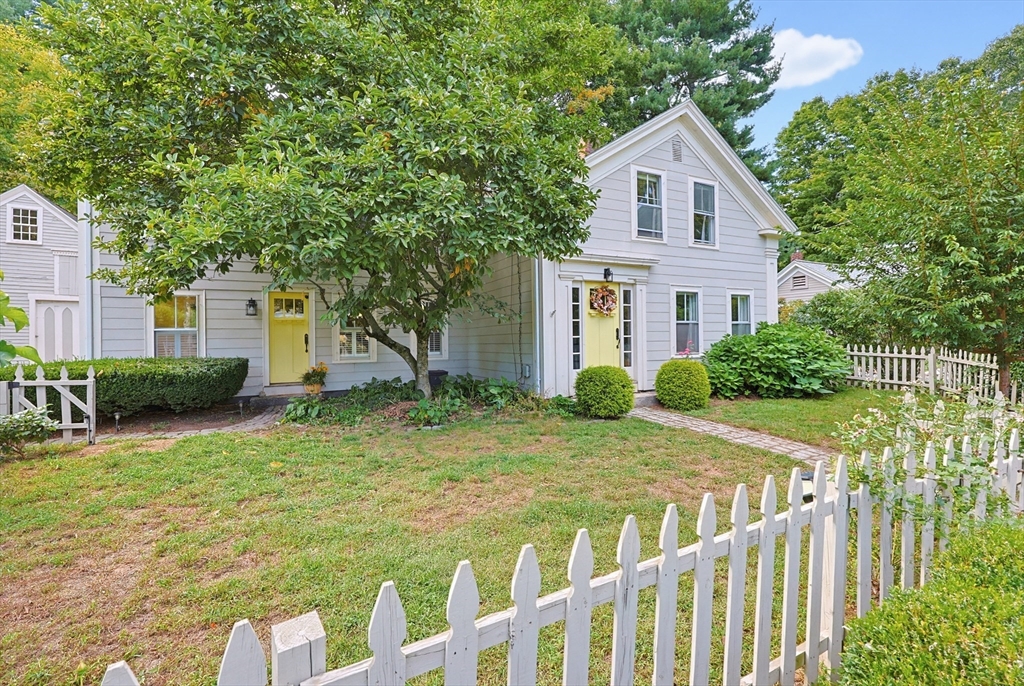 423 South St in Holliston