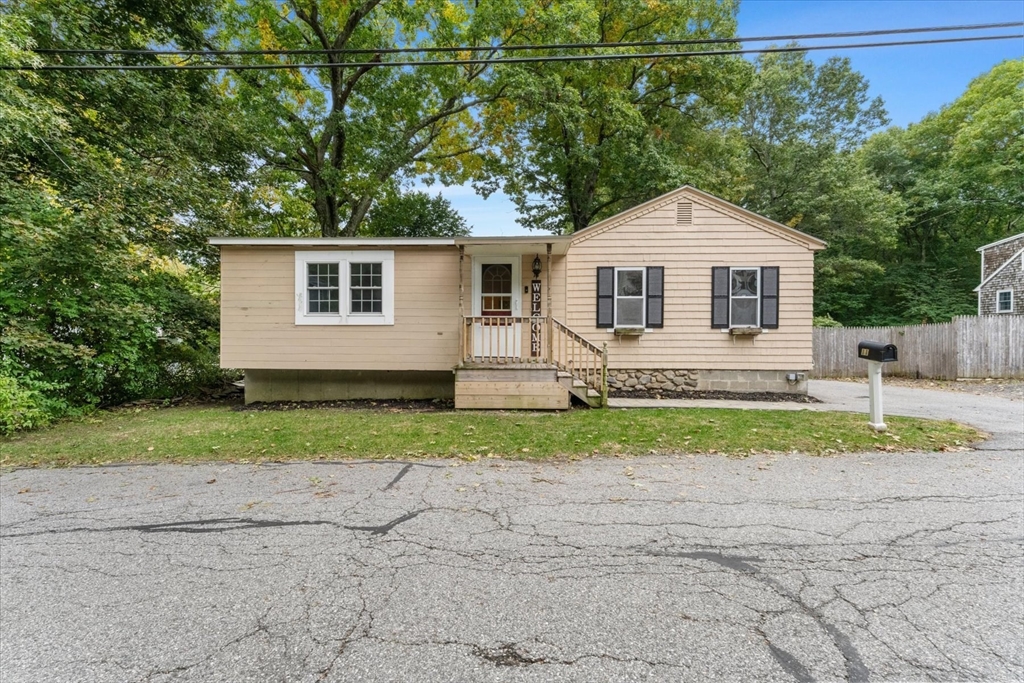 11 Wheelock Rd in Shrewsbury