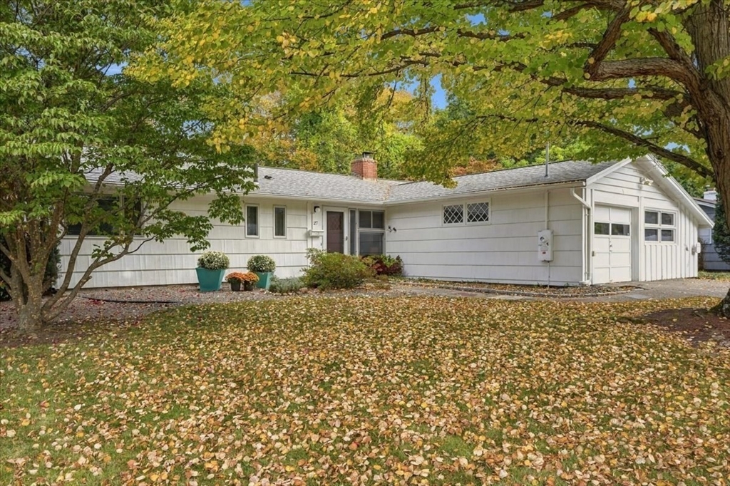 27 Ridgefield Dr in Framingham