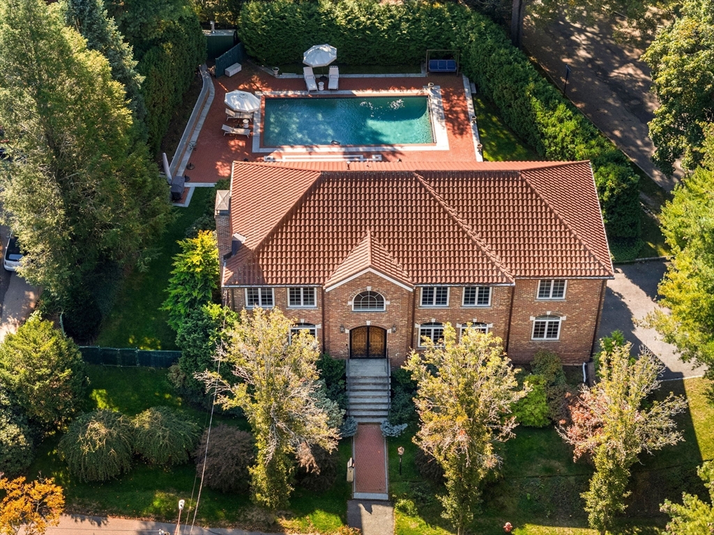 7 Monadnock Rd in Chestnut Hill