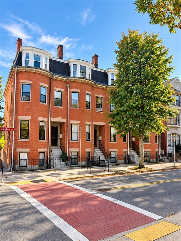 210 Washington Ave #4 in Chelsea