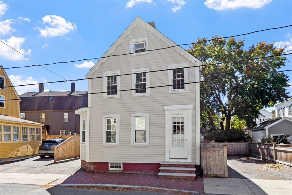58 Temple St in Newburyport