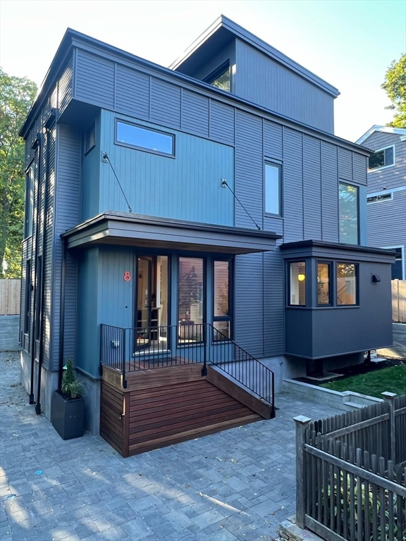 8 Holworthy Terrace in Cambridge