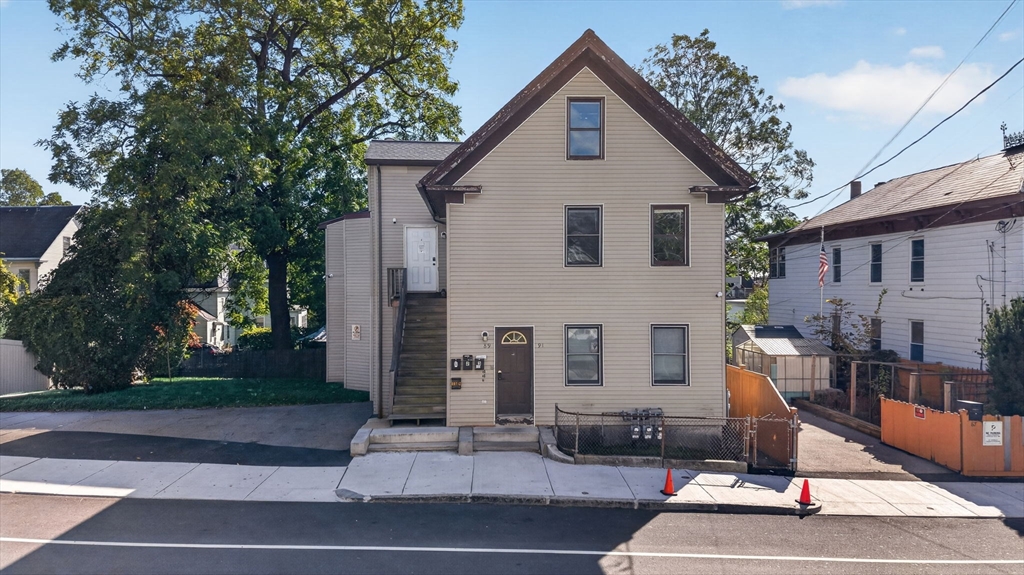 89 Third St in Lowell