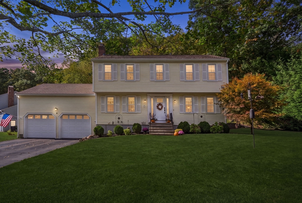 5 Crockett Cir in Hopedale