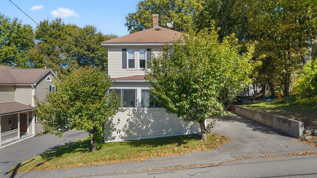26 New Harbor Road in Clinton
