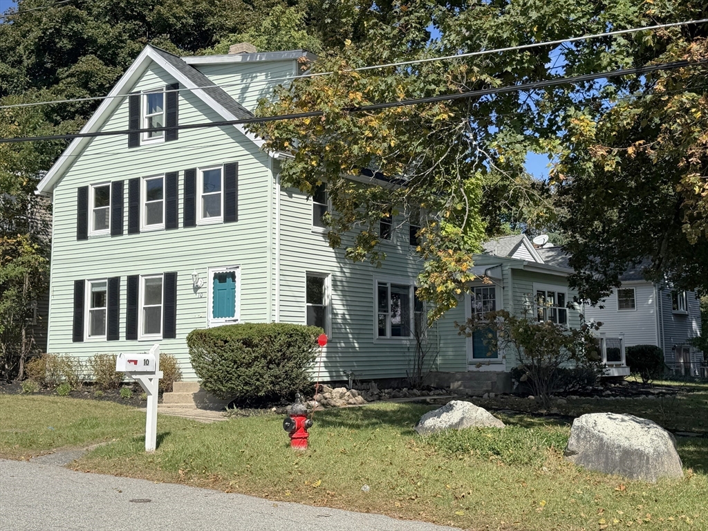 10 Metropolitan Ave in Ashland