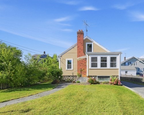 85 Quinapoxet Ln in Worcester