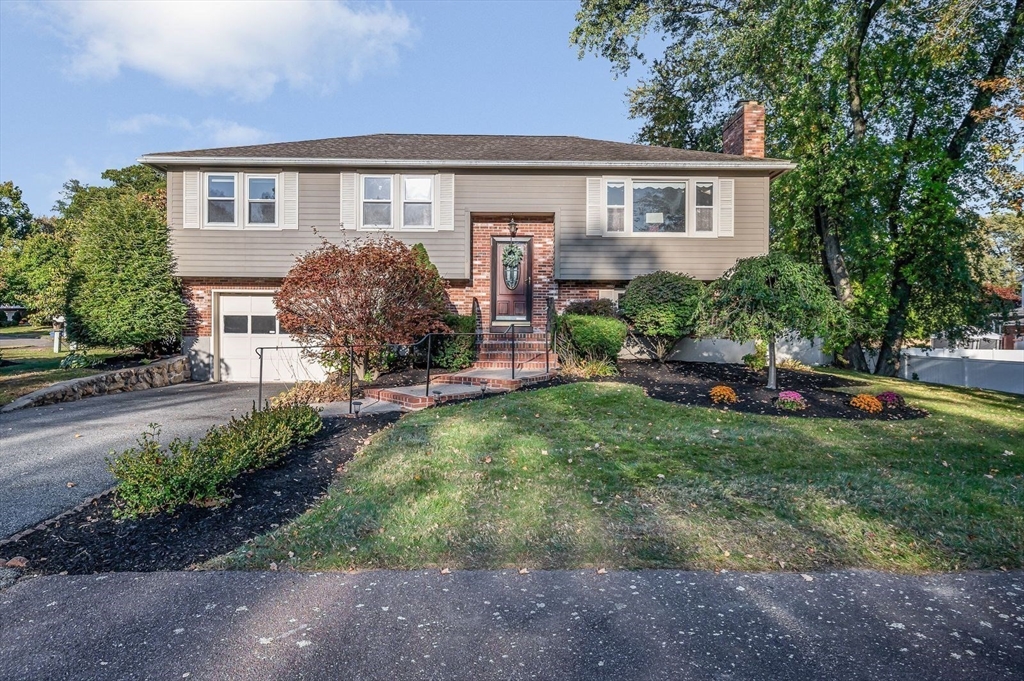 3 Jennifer Dr in Saugus