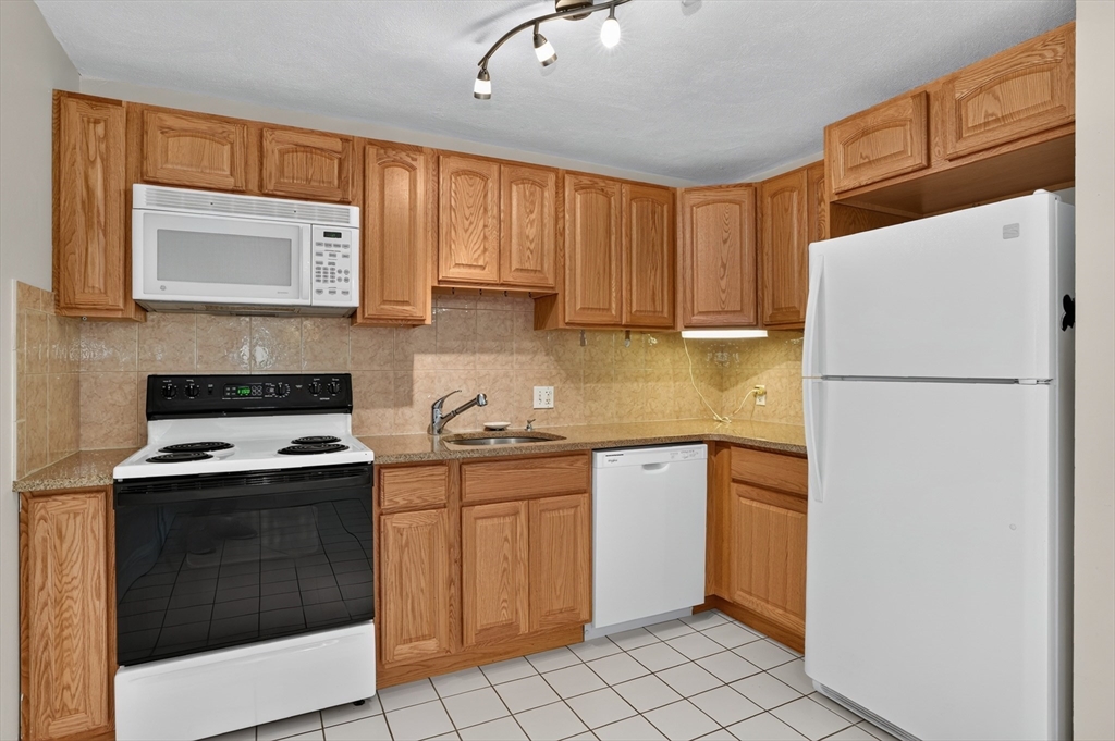 9 Davis Rd #C8 in Acton