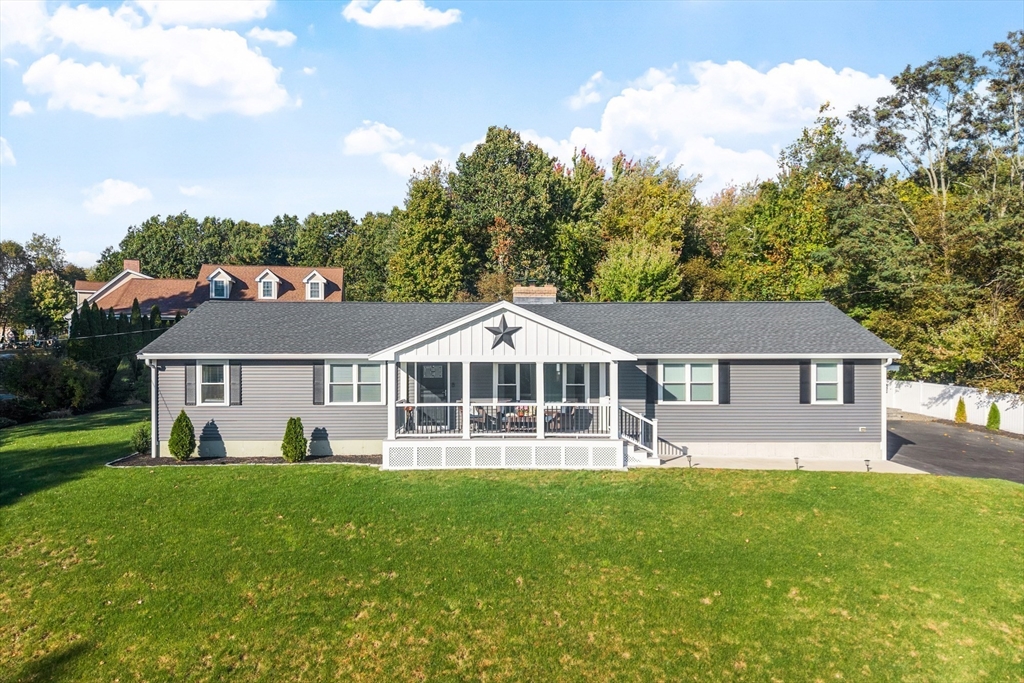 4 Nutting Dr in Leominster