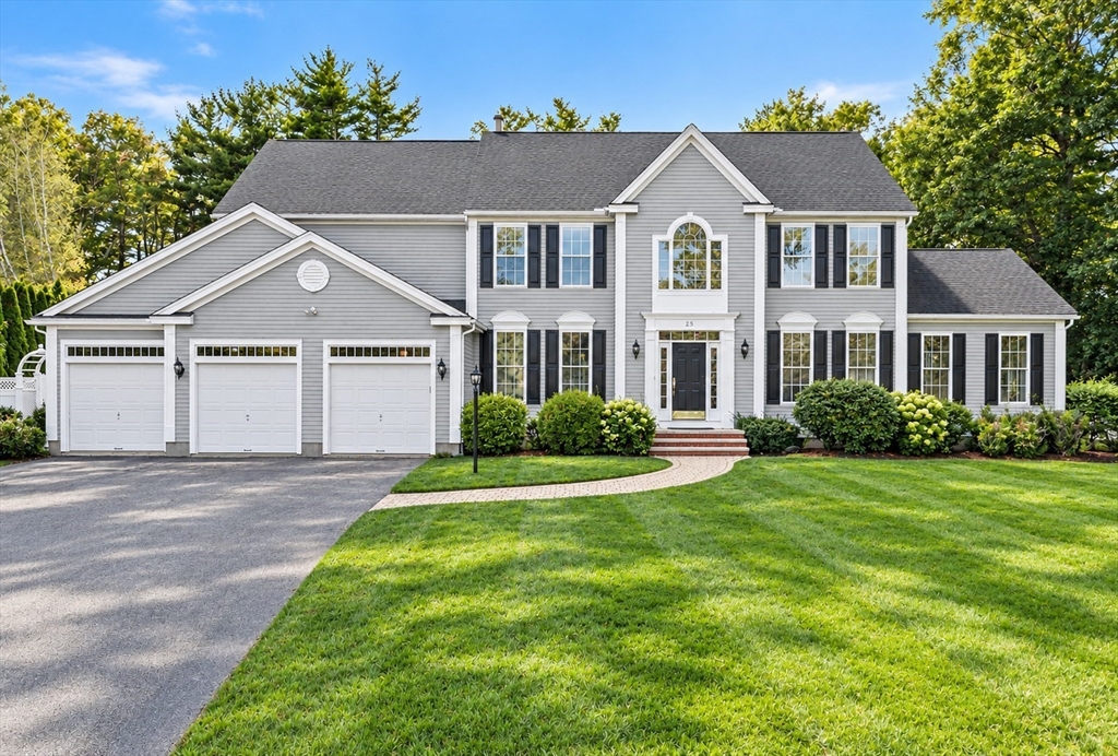 25 Philips Farm Rd in Marshfield
