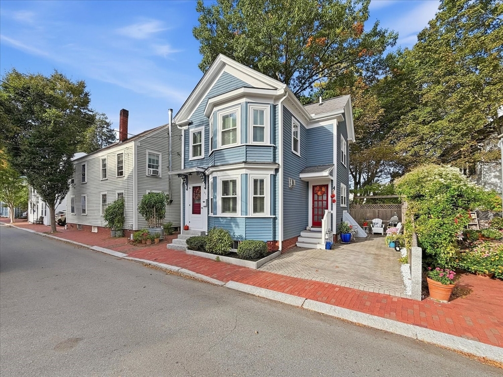 51 Temple Street in Newburyport