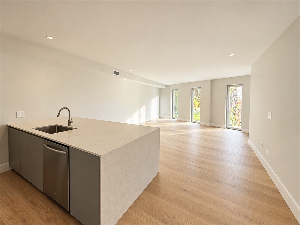 27 Kenilworth St #6 in Roxbury