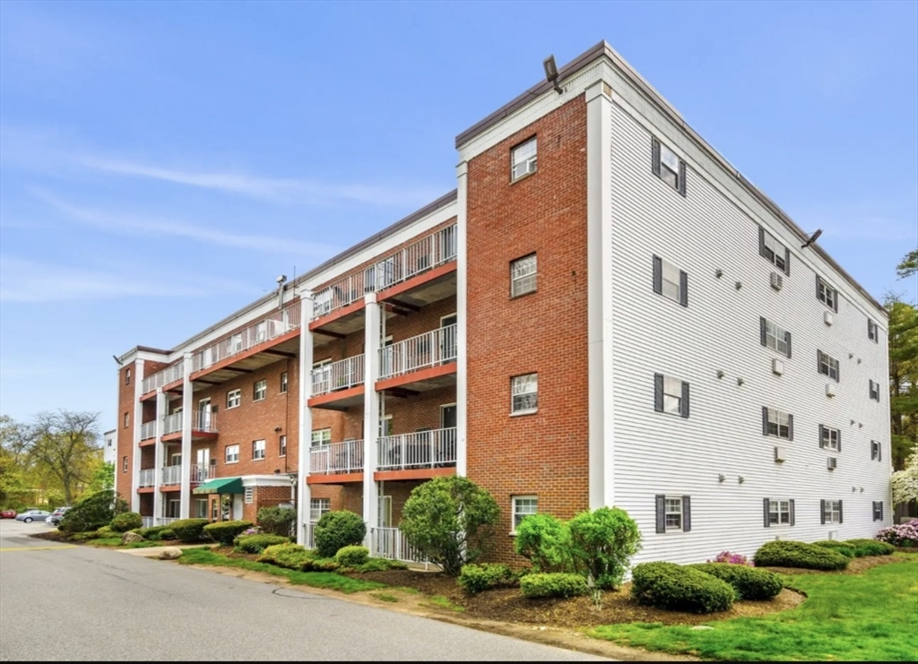 26 Greentree Ln #31 in South Weymouth