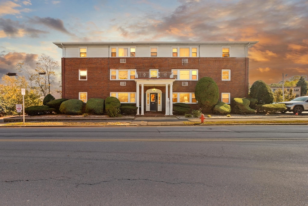 100 Magnolia Ave #5 in Lynn