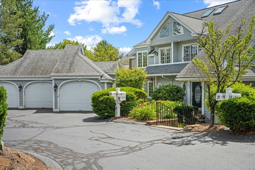 37 Eastern Point Dr #35 in Shrewsbury