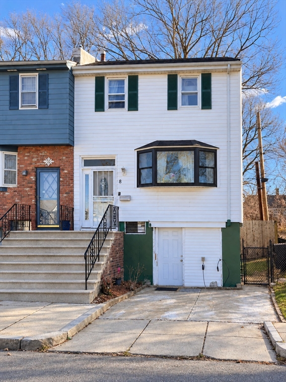 8 Ralston Rd in Hyde Park