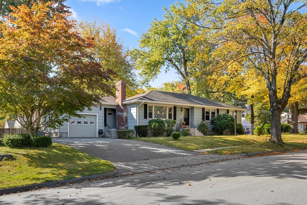 26 Crowningshield Rd in Worcester
