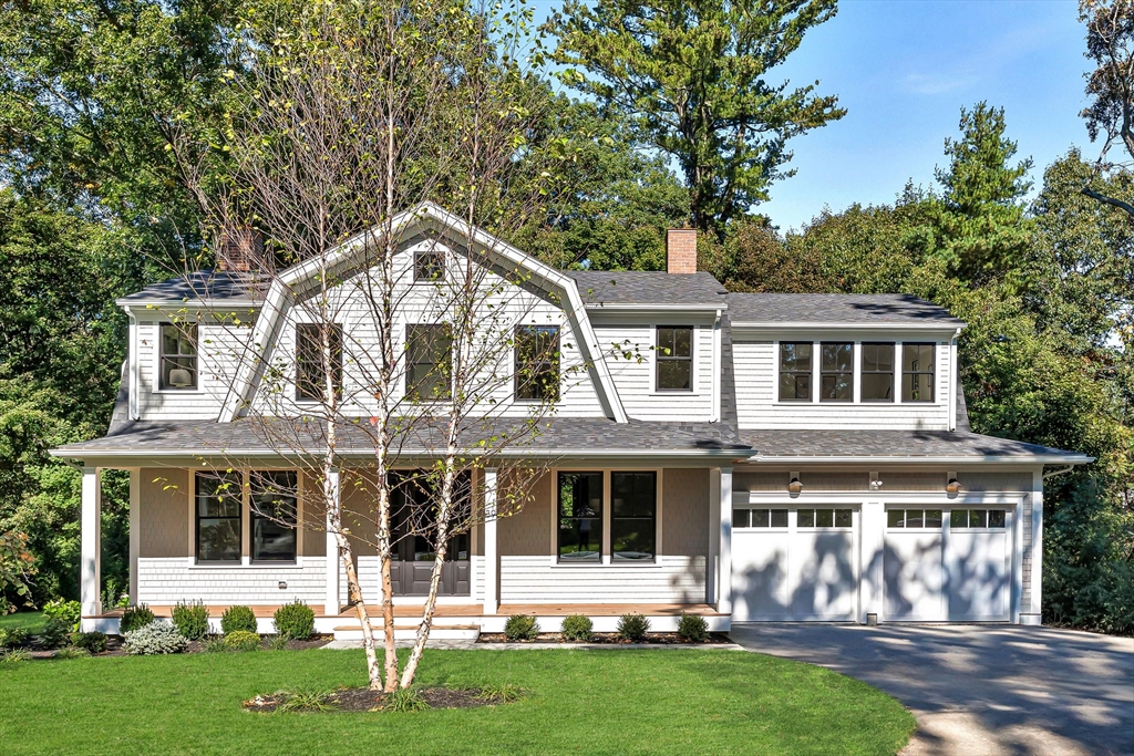 39 Macarthur Rd in Wellesley
