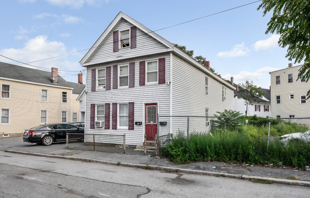17 Auburn St in Lowell
