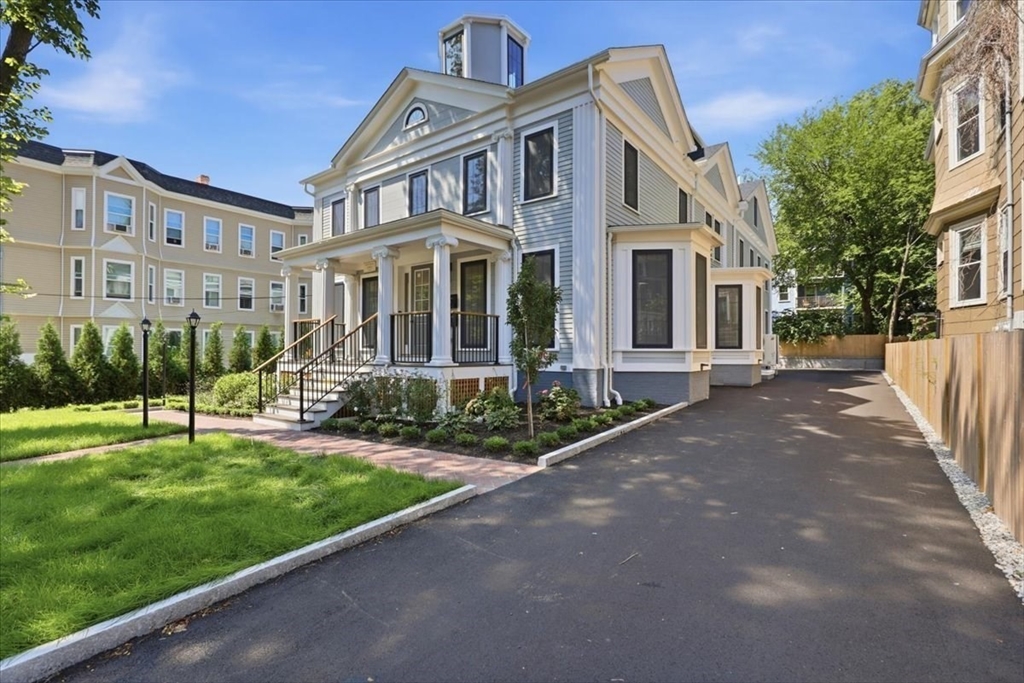 305 Chestnut Ave #1 in Jamaica Plain